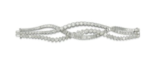 Bracelet articulé Harry Winston en platine, serti sur diamants brillants, tailles baguette et poire. Estimation: 210 000-300 000 euros.