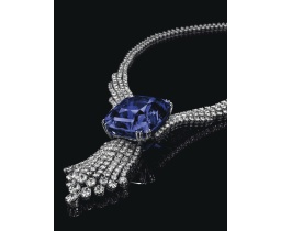 ollier Blue Belle of Asia en or blanc, diamants et un saphir central de 392.52 carats. Estimation: 5 400 000- 7 700 000 euros.